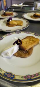 Fouace façon pain perdu, chantilly vanillée et pommes caramélisées